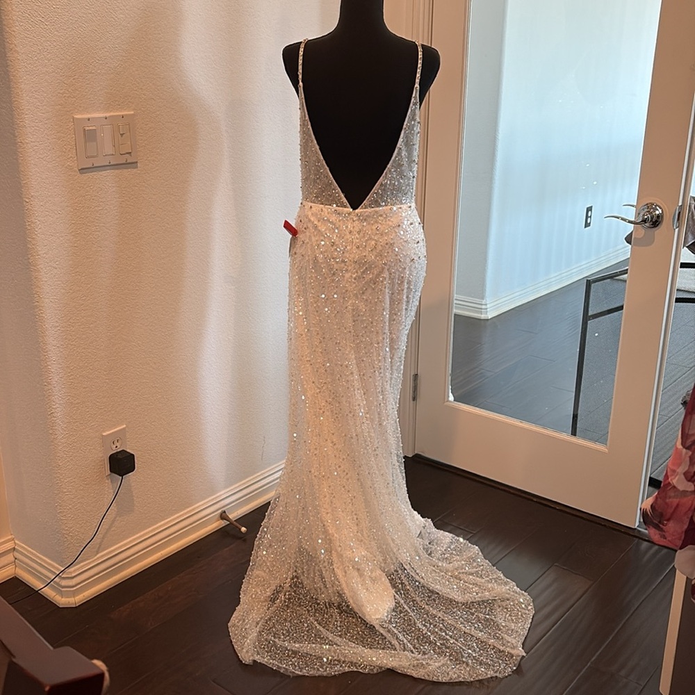 Mac Duggal white Sequin Gown with Train NWOT Size 6 - Picture 9 of 12